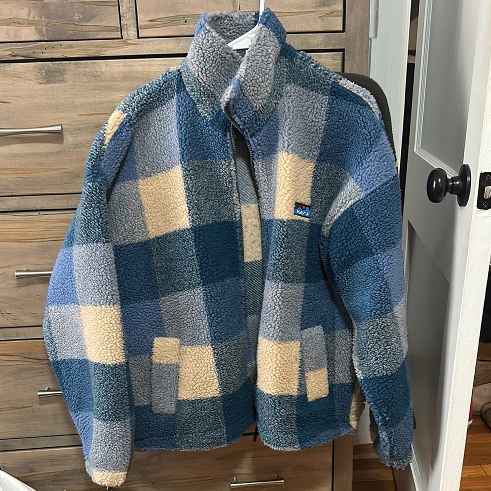 Patagonia Blue and Cream Checkered Fleece Jacket

Zip up
